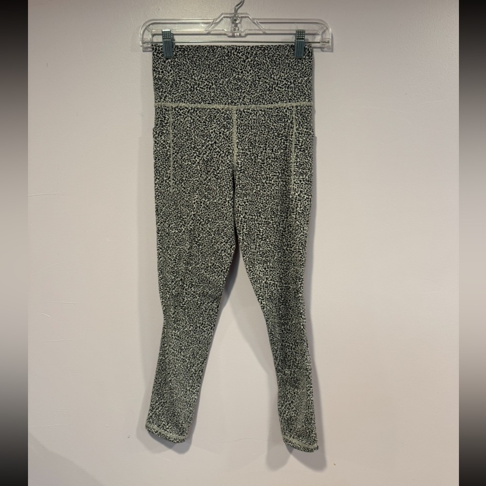Salutation Stash 2 textured Athleta cheetah tights